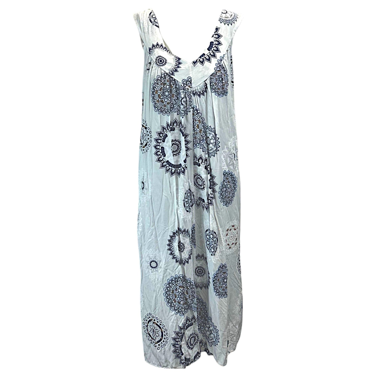 Women's sleeveless white boho summer midi dress with paisley print – lightweight and flowy beach holiday dress