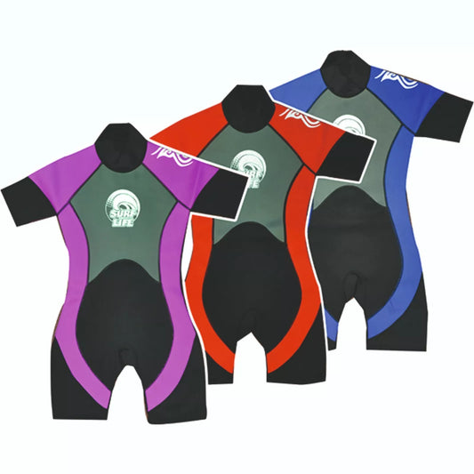 Kids' short sleeve wetsuit in black and red, blue or pink with Surf Life logo – boys' and girls' neoprene surf suit for swimming and watersports