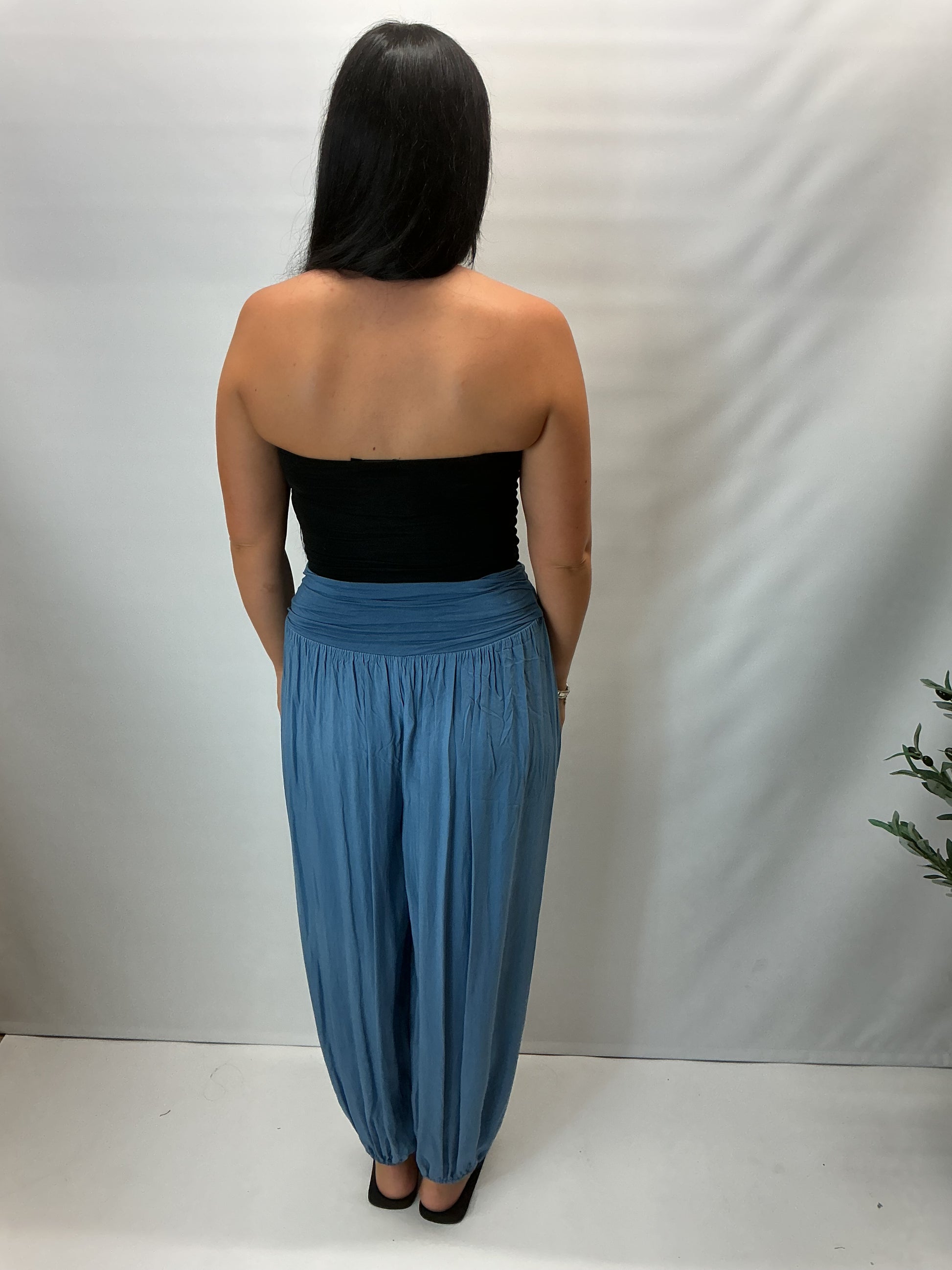 Made in Italy soft touch harem trousers with elastic waist and cuffed ankles, relaxed fit lightweight ladies casual trousers available in multiple colours.