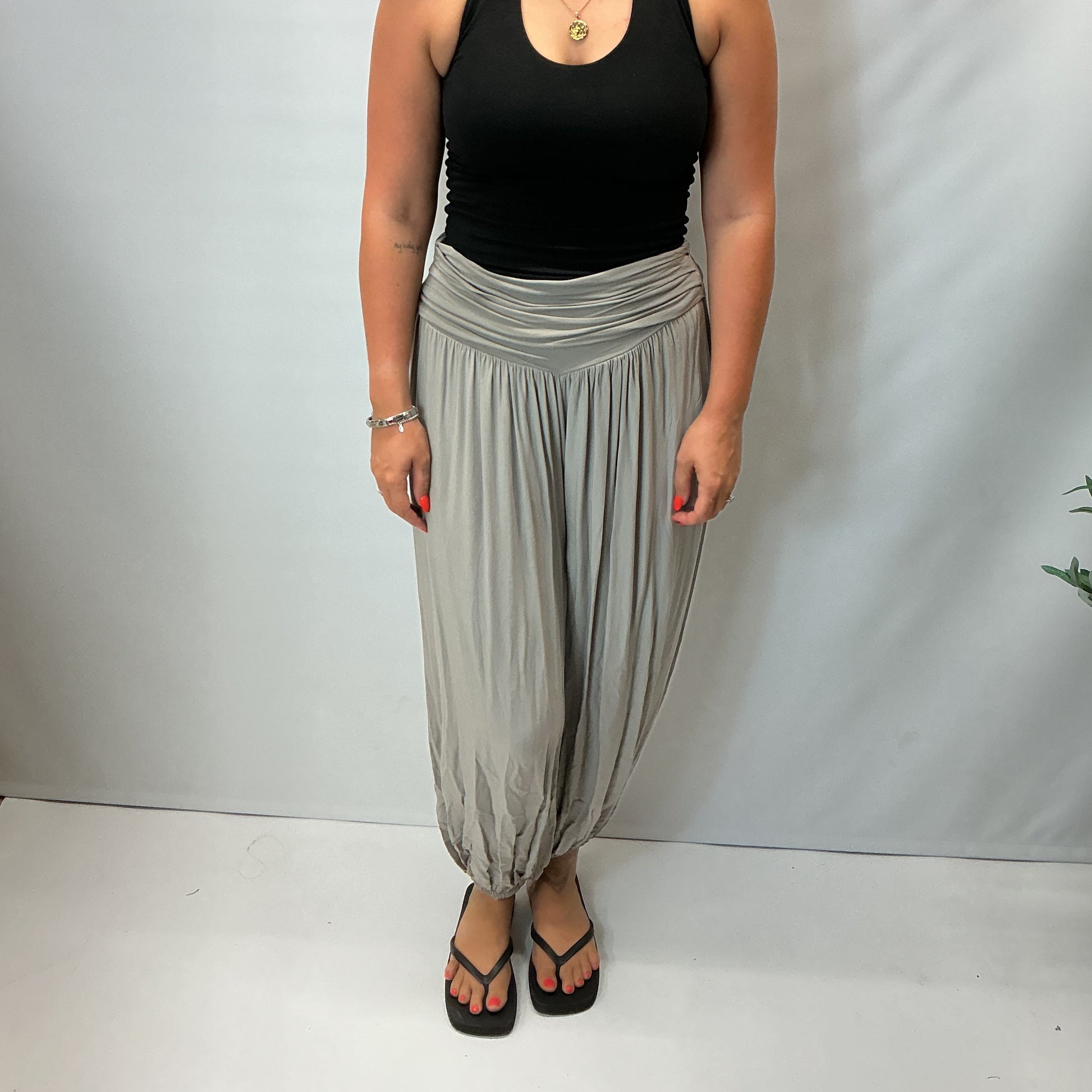 Made in Italy soft touch harem trousers with elastic waist and cuffed ankles, relaxed fit lightweight ladies casual trousers available in multiple colours.