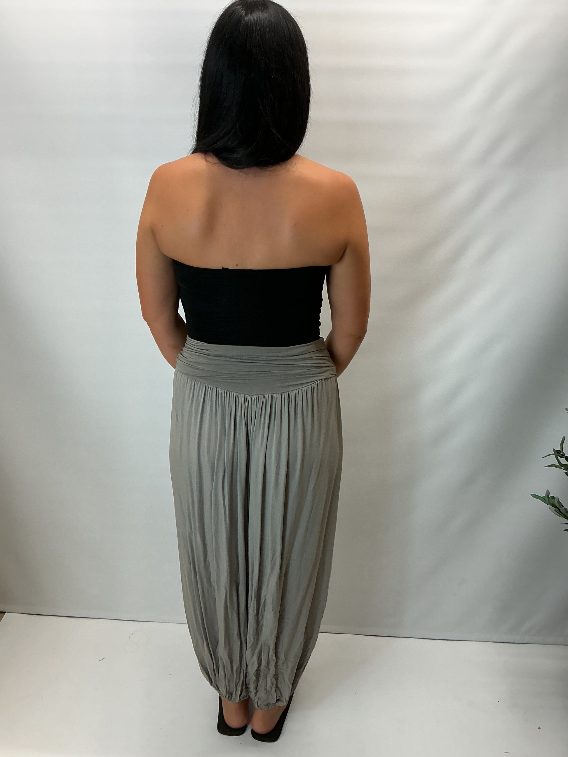 Made in Italy soft touch harem trousers with elastic waist and cuffed ankles, relaxed fit lightweight ladies casual trousers available in multiple colours.