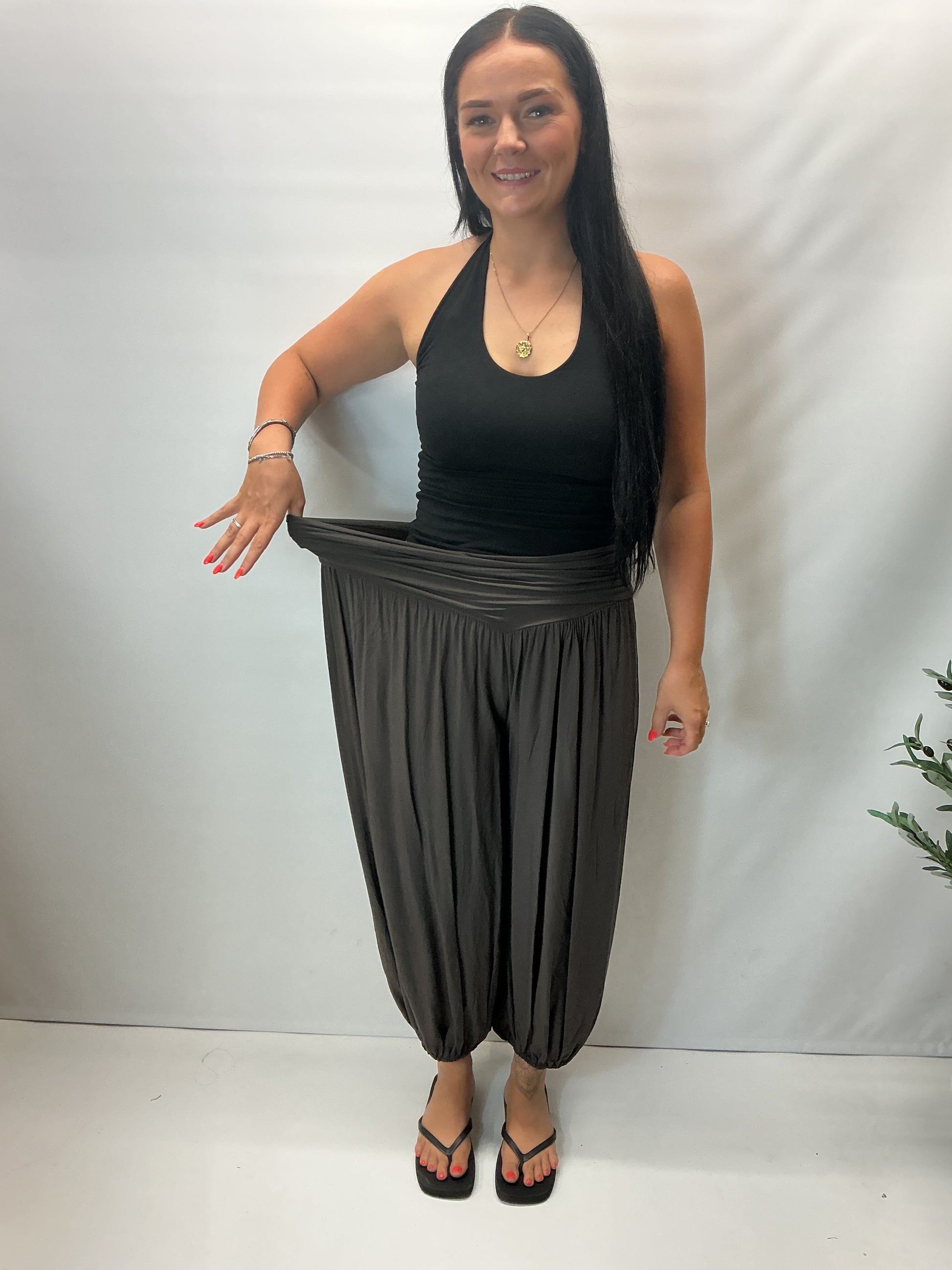 Made in Italy soft touch harem trousers with elastic waist and cuffed ankles, relaxed fit lightweight ladies casual trousers available in multiple colours.