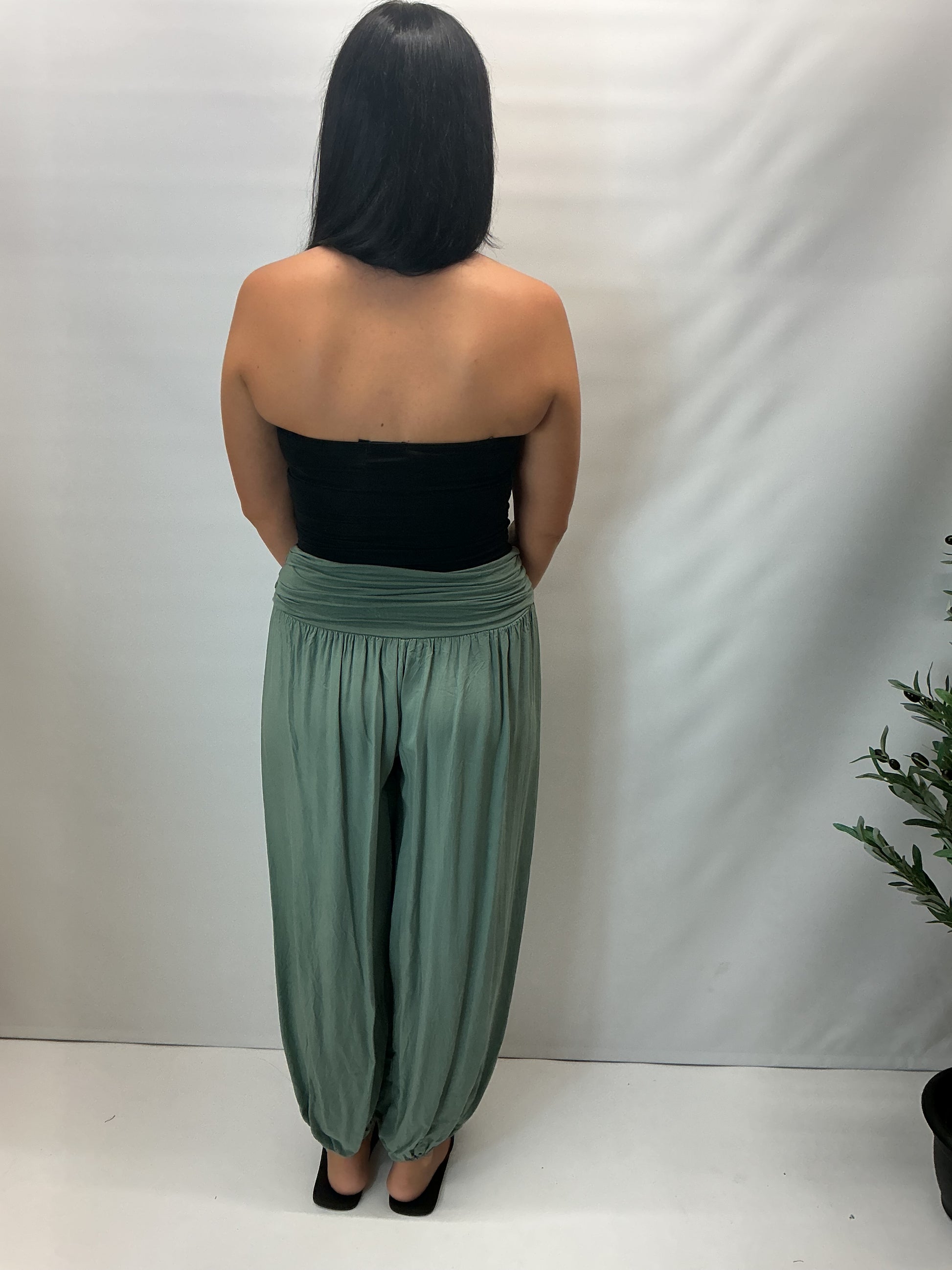 Made in Italy soft touch harem trousers with elastic waist and cuffed ankles, relaxed fit lightweight ladies casual trousers available in multiple colours.