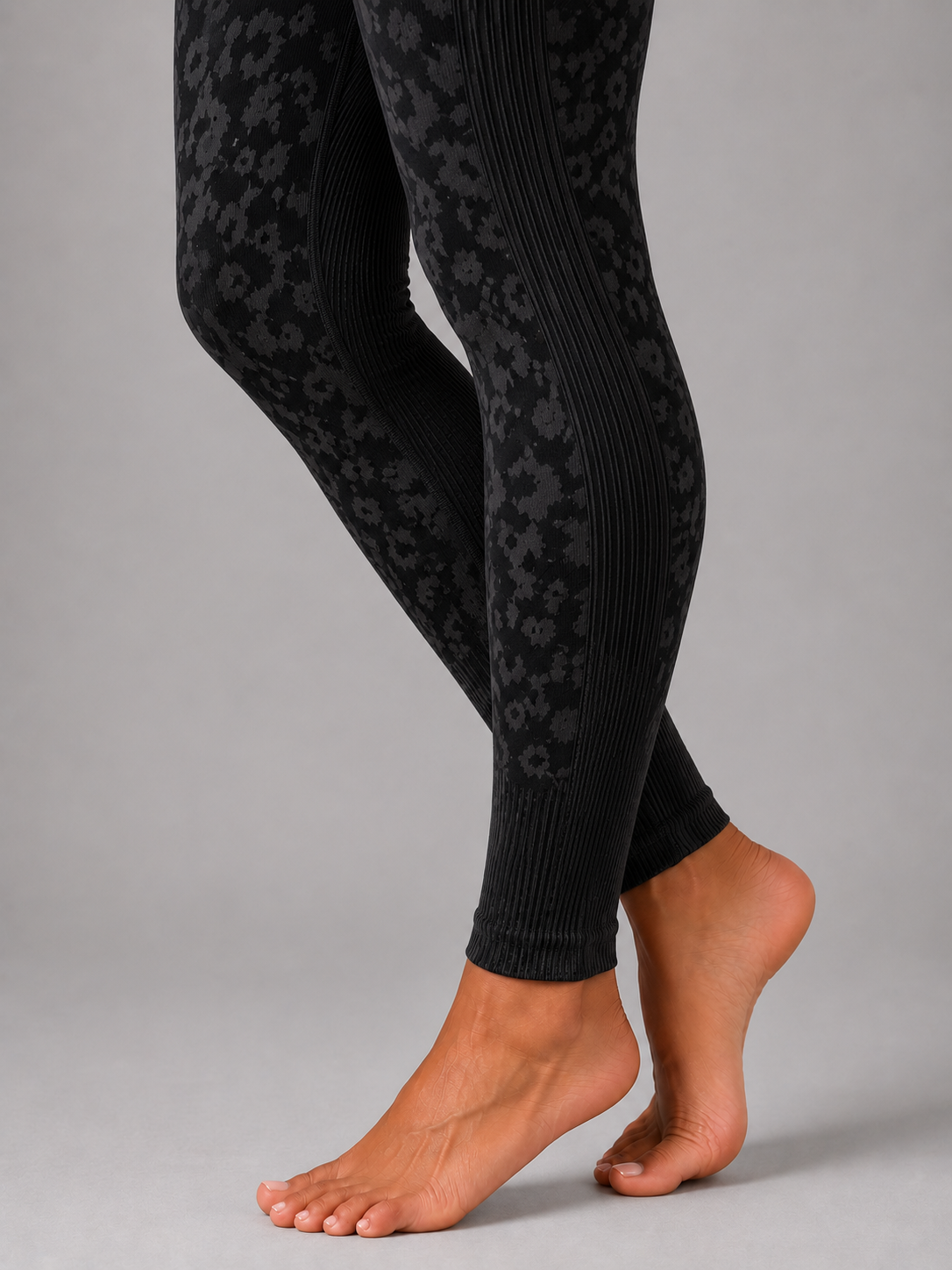 Womens black leopard print seamless high waisted gym leggings with textured jacquard pattern and ribbed waistband activewear tights