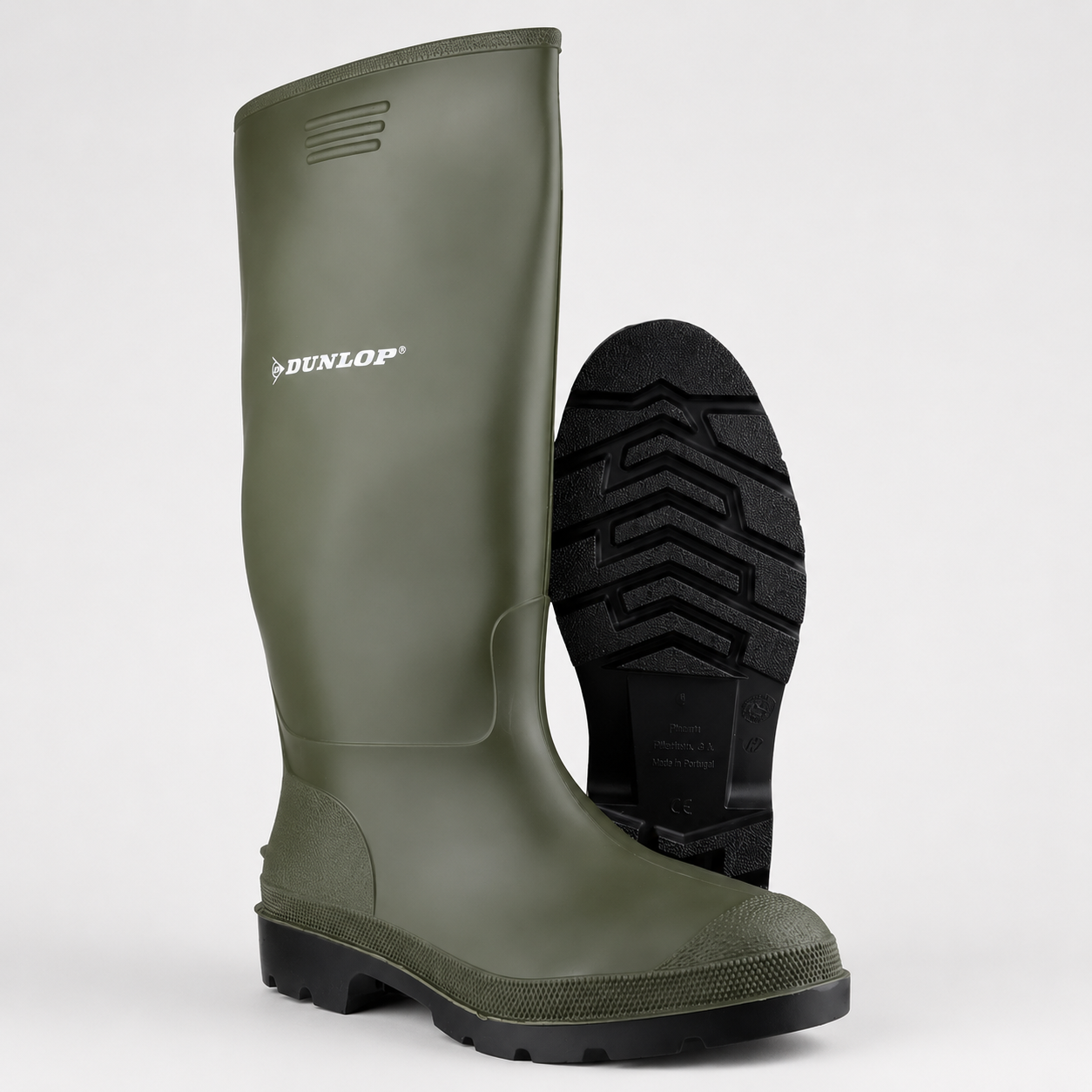Men's Dunlop green waterproof wellington boots with anti-slip sole – durable outdoor footwear for farm, garden, or work